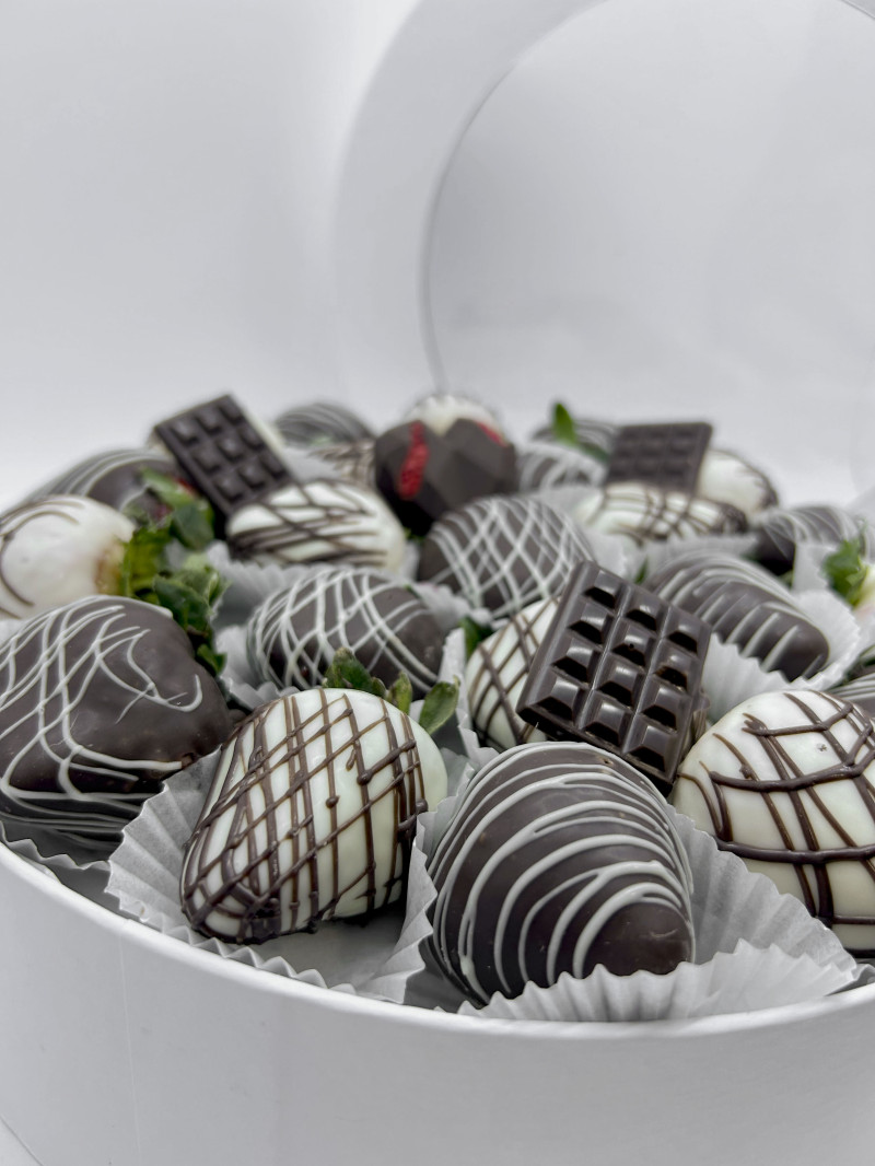 Çikolatalı Çilek Meyve Sepeti