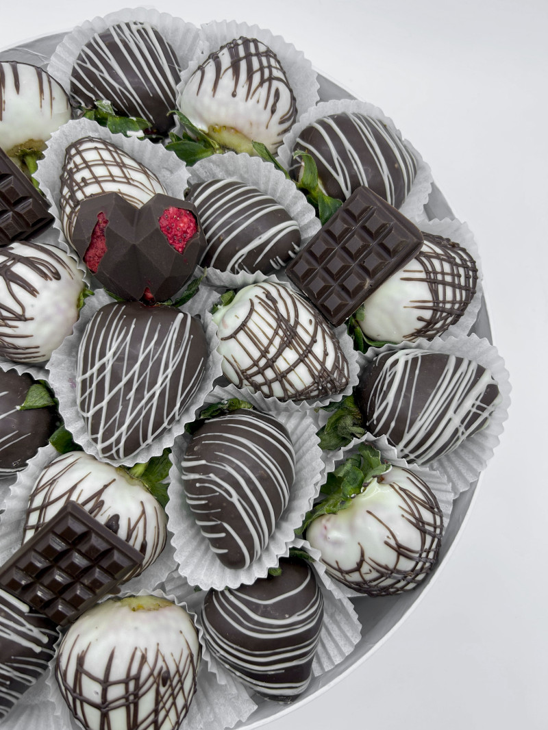 Çikolatalı Çilek Meyve Sepeti