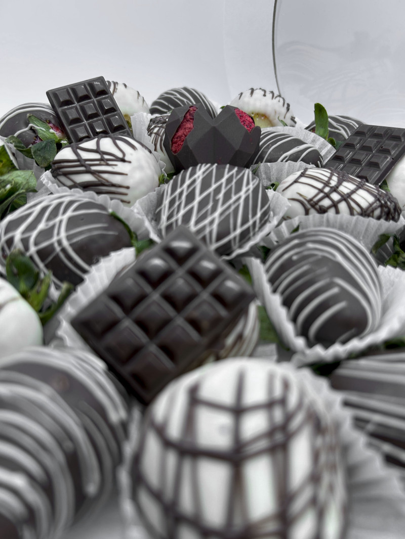 Çikolatalı Çilek Meyve Sepeti