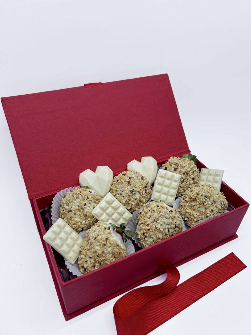 Beyazın Her Hali Çilekler