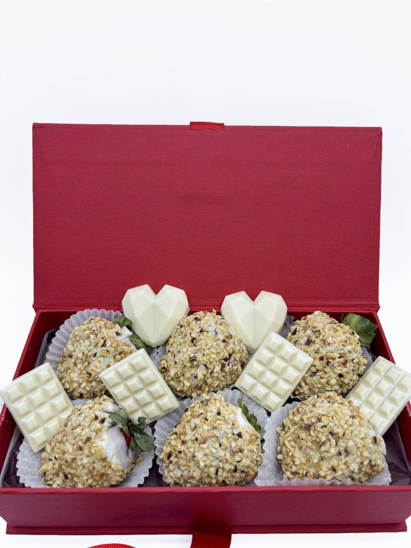 Beyazın Her Hali Çilekler