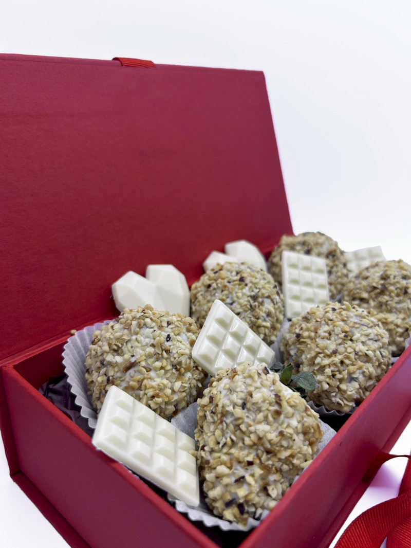 Beyazın Her Hali Çilekler