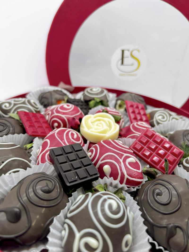 Kutuda Çikolata Çilek Çümbüşü