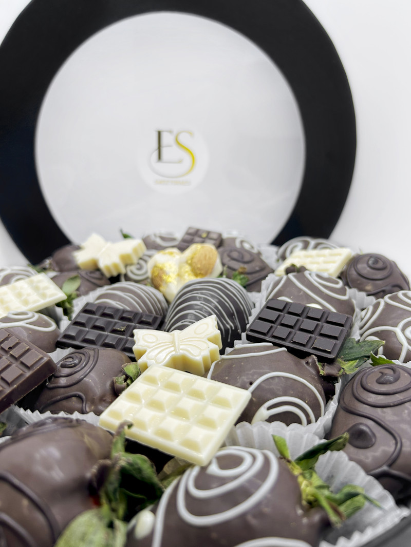 Sevği Dolu Çikolatalı Çilek Kutusu