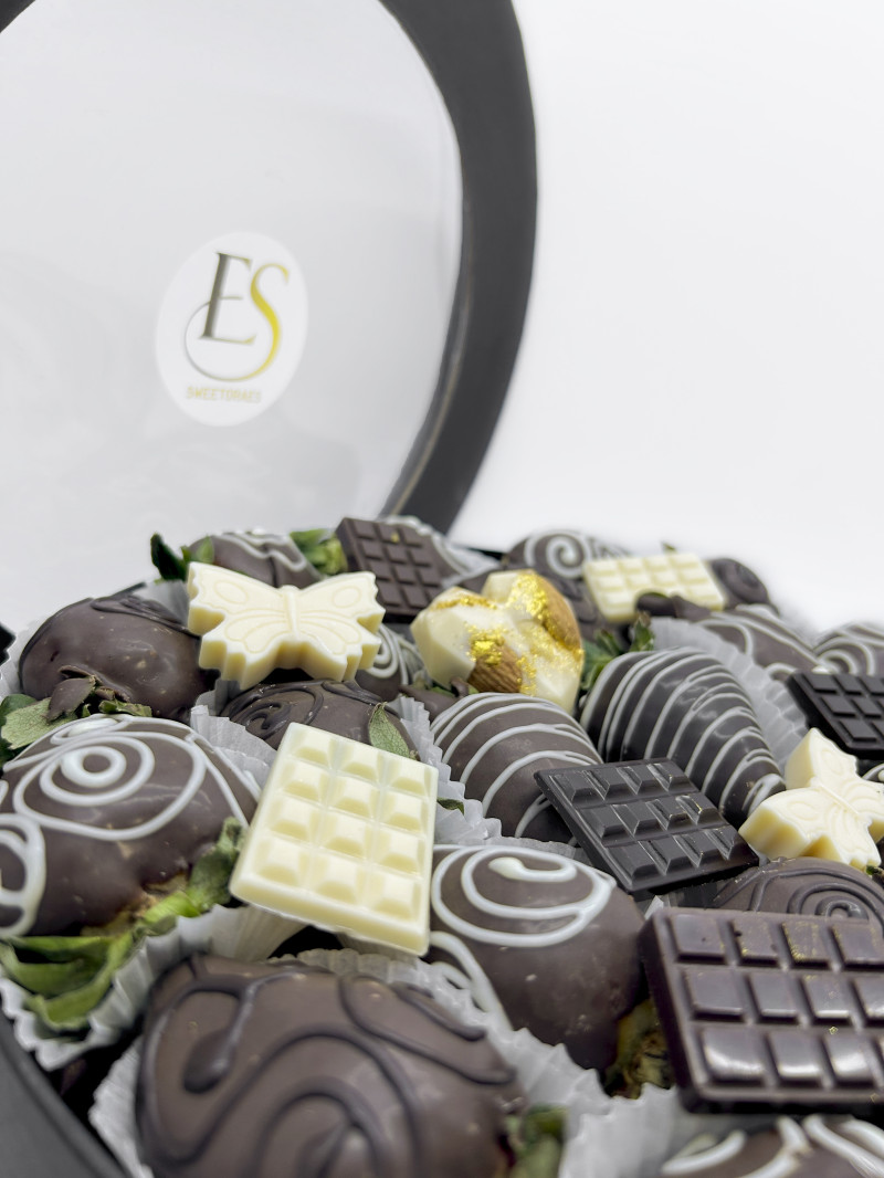 Sevği Dolu Çikolatalı Çilek Kutusu