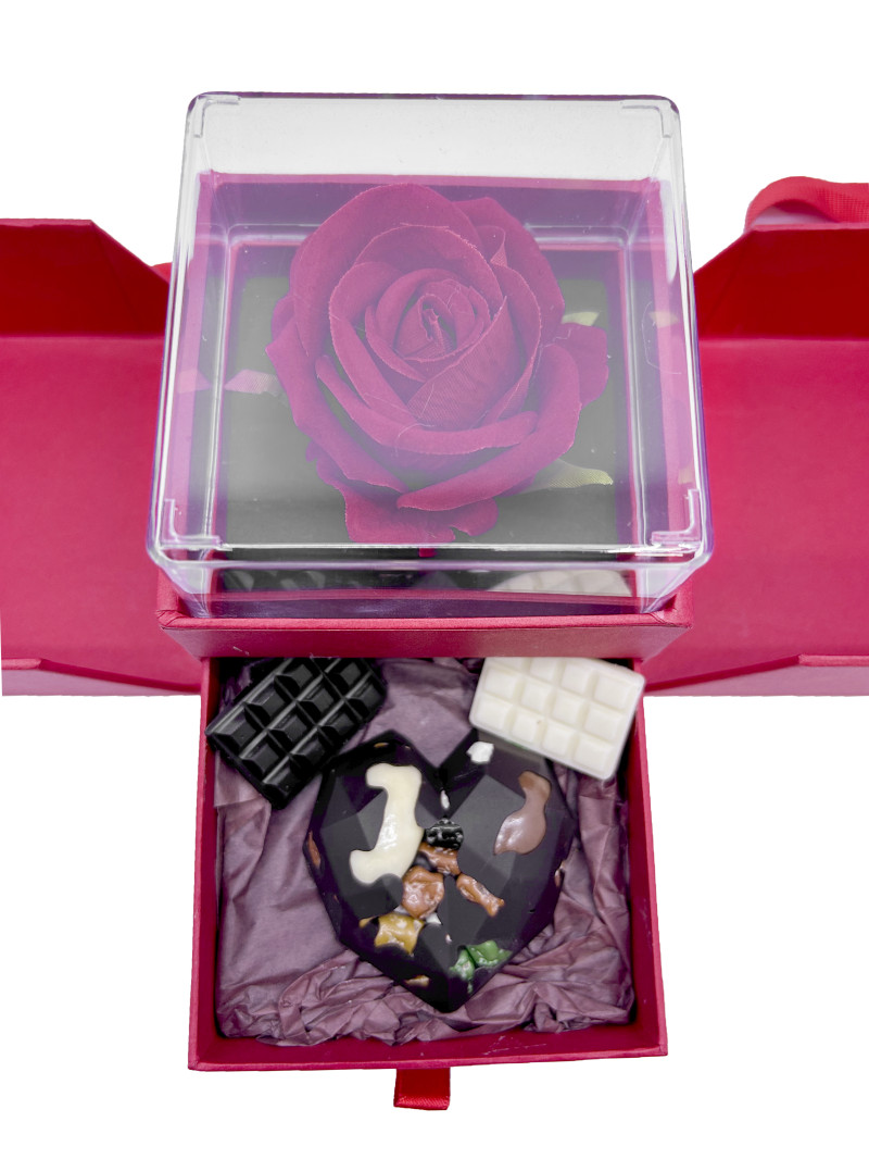 Yapay Gül Çikolata Hediye Kutusu