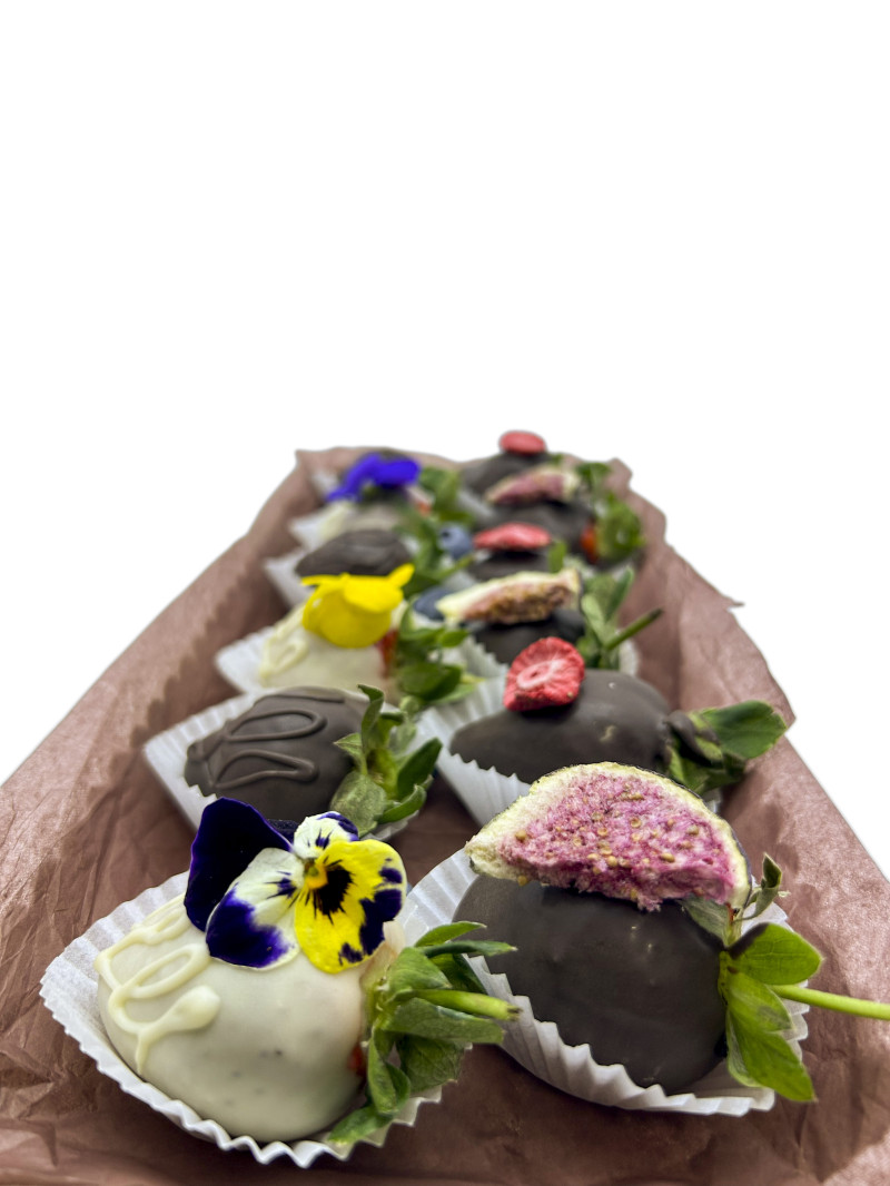 Çiçek Açan Çikolatalı Çilekler